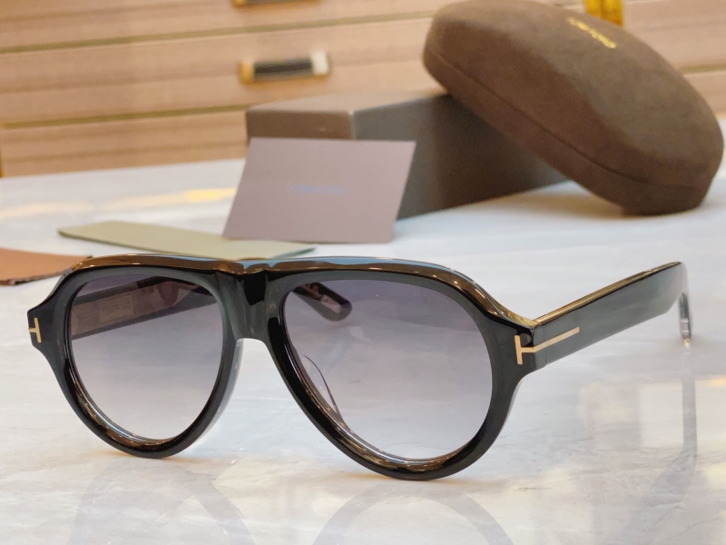 TOM FORD